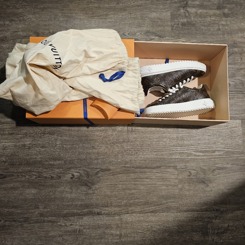 Louis Vuitton Monogram Sneakers - Picture 4 of 12